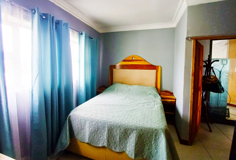 7 Bedroom Property for Sale in Kleinmond Western Cape